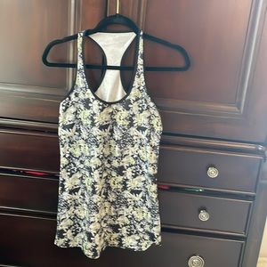Lululemon sz 8 tank